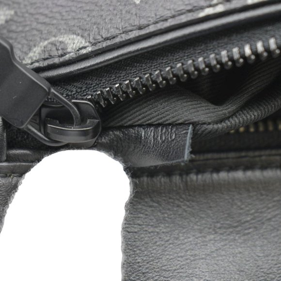 LOUIS VUITTON Discovery Monogram Galaxy Bumbag Black - Picture 11 of 13